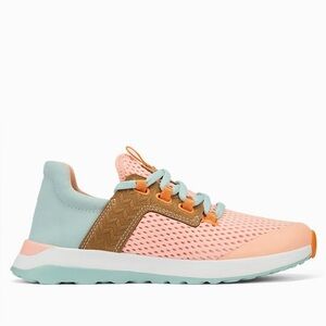NWOB OluKai Wailuku Sneakers in Peach Women’s 9